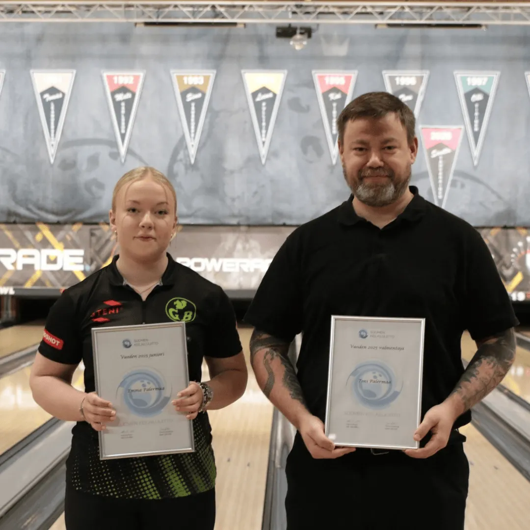 Emma Palermaa and Toni Palermaa receiving awards from the Finnish Bowling Association
