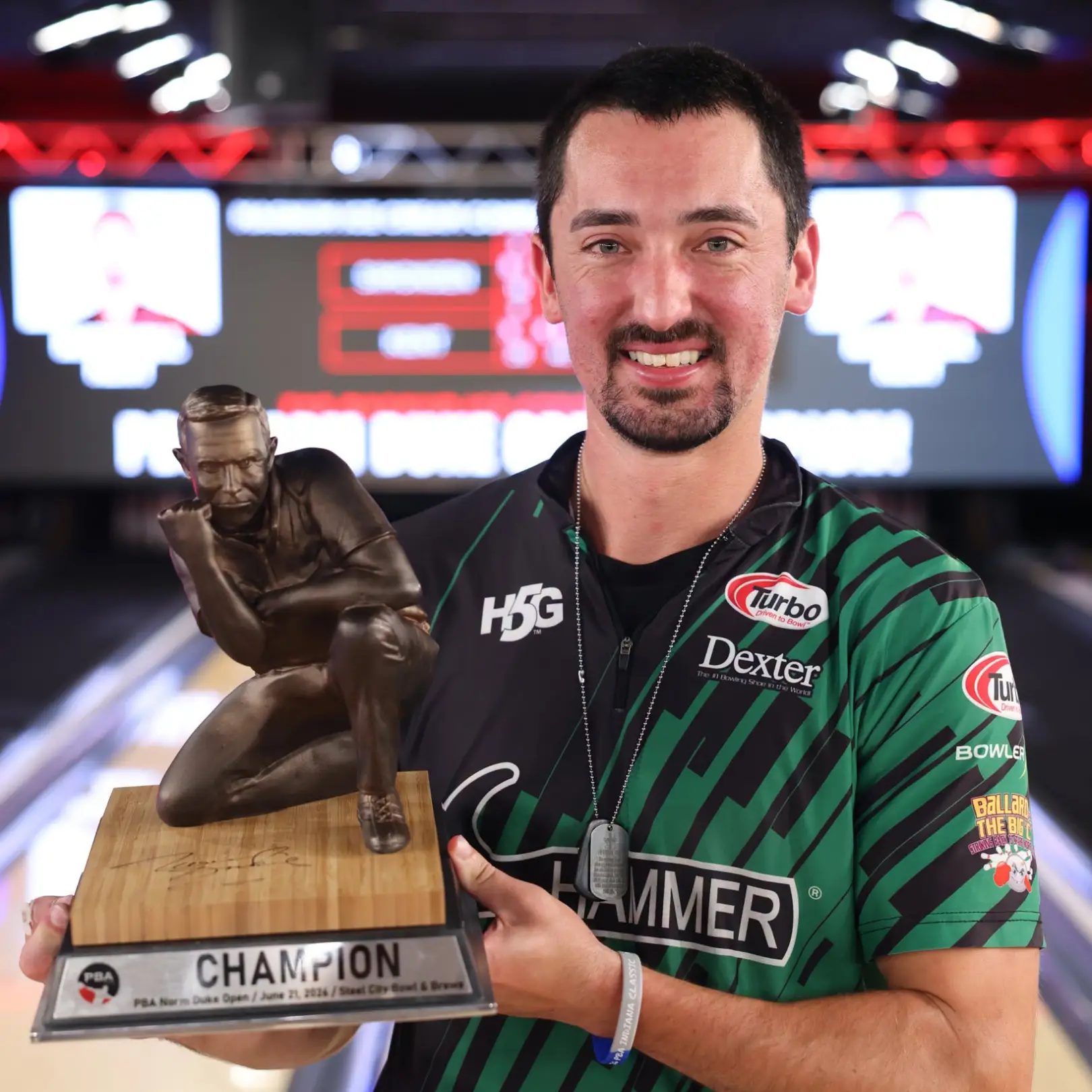 Marshall Kent competing during his Norm Duke Open title run against Anthony Simonsen