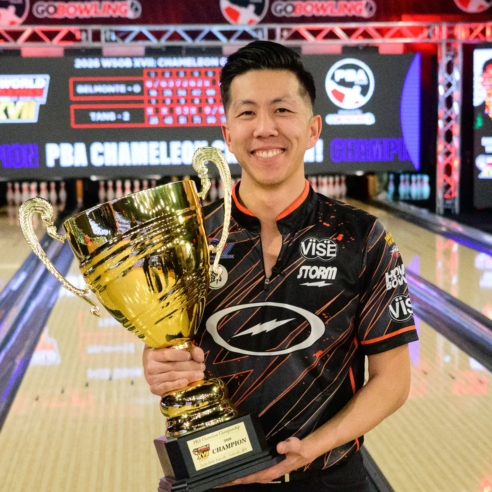 Darren Tang bowling two-handed during PBA Chameleon Championship finals